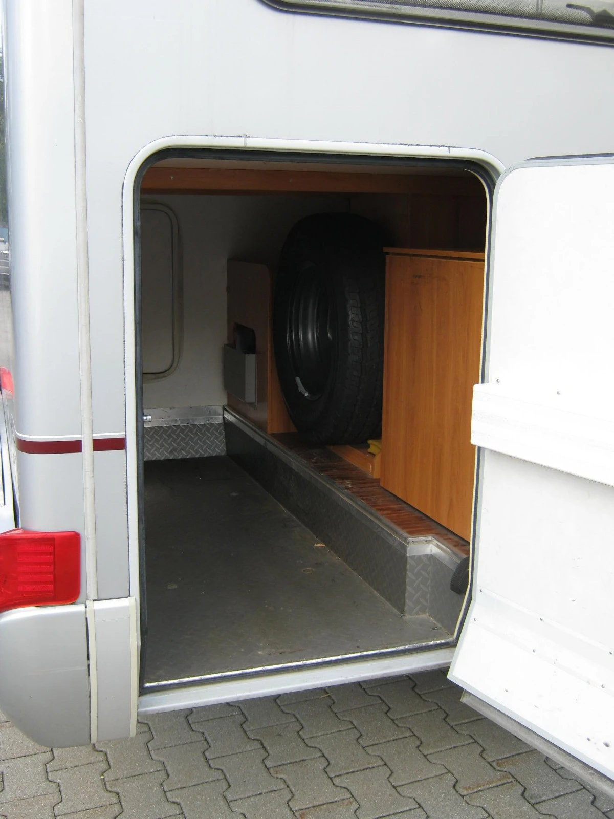 Кемпер HYMER / ERIBA VAN572, снимка 15 - Каравани и кемпери - 55373536