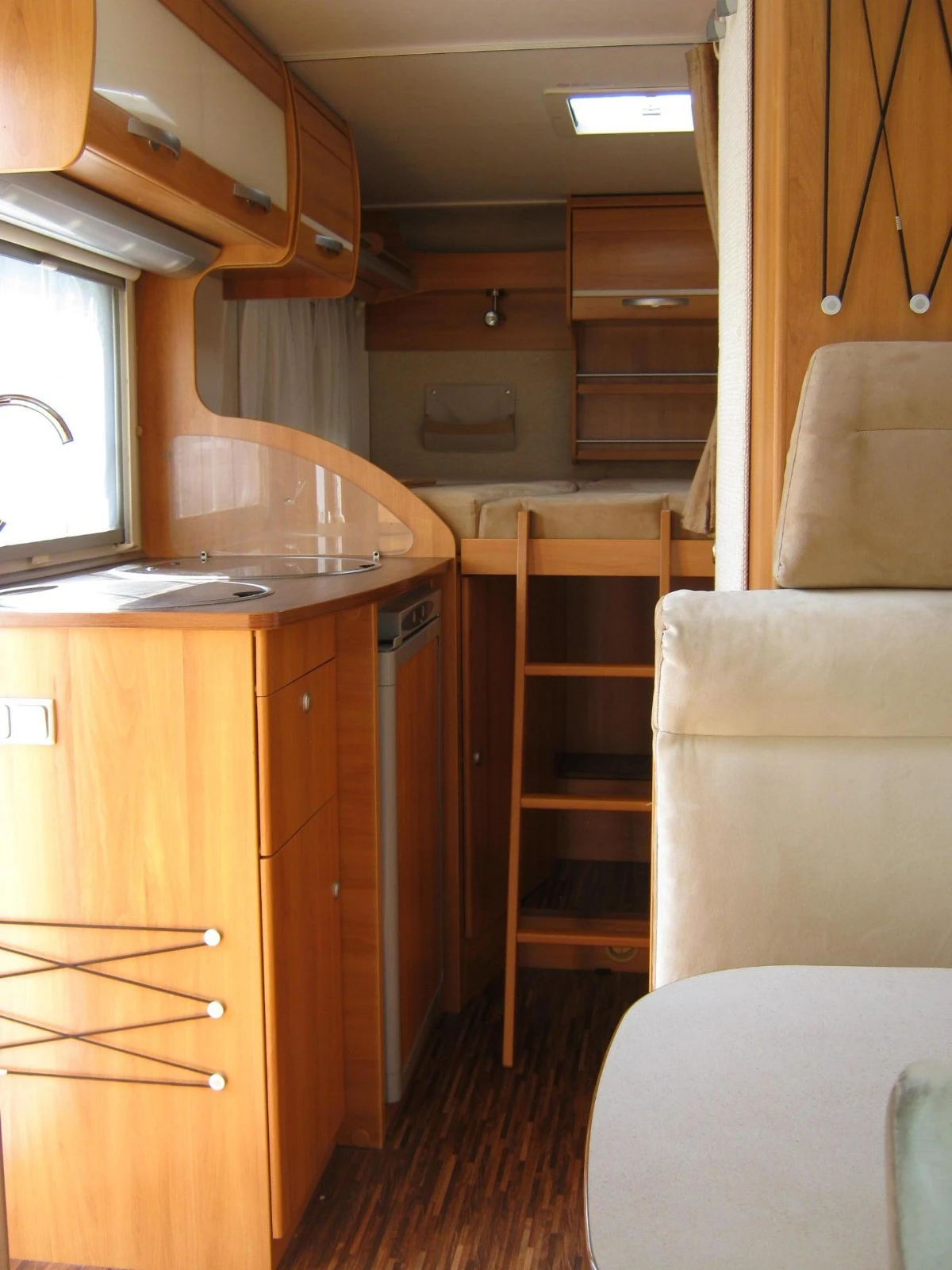 Кемпер HYMER / ERIBA VAN572, снимка 9 - Каравани и кемпери - 55373536