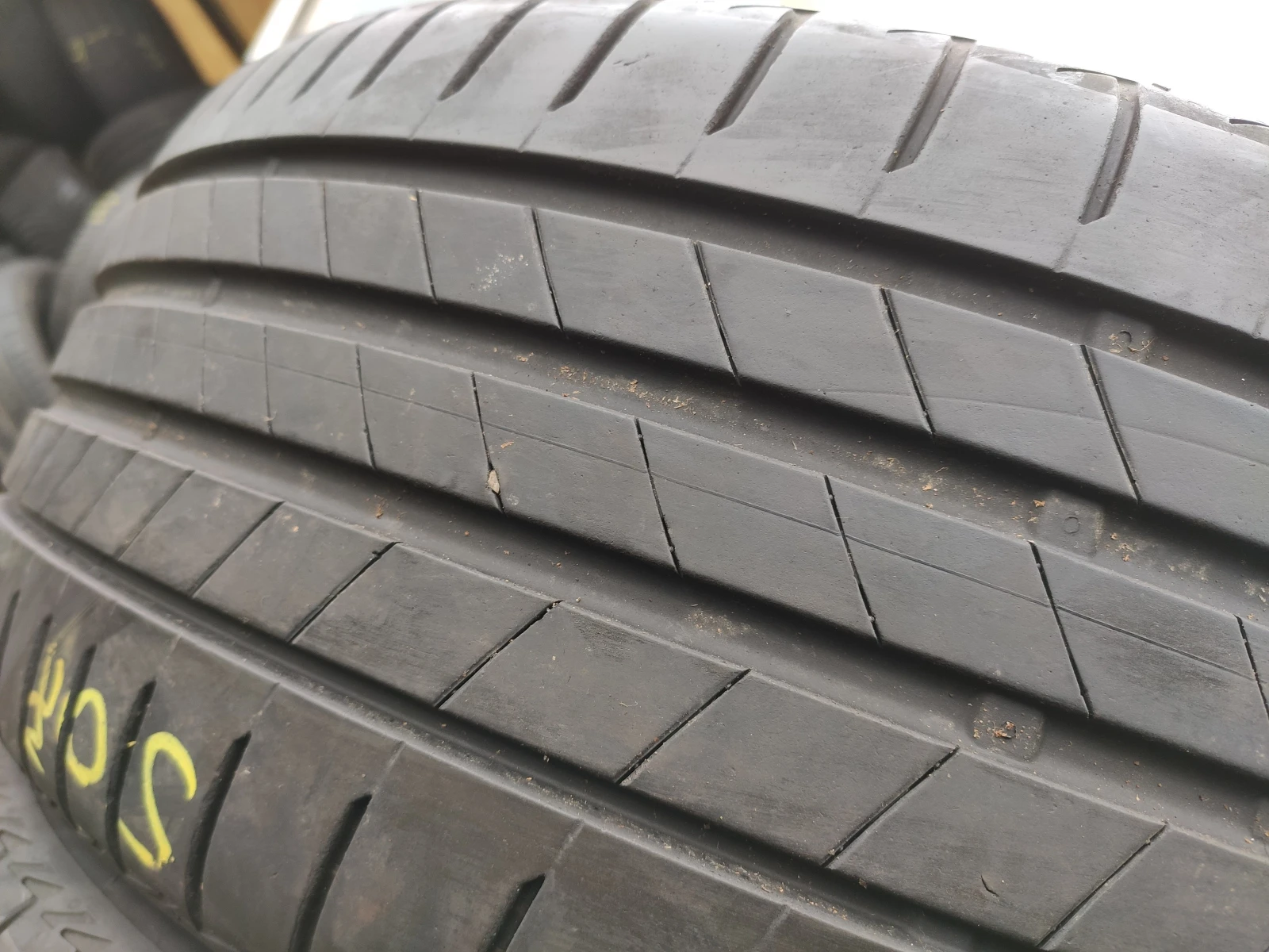 Гуми Летни 225/40R18, снимка 2 - Гуми и джанти - 55498443
