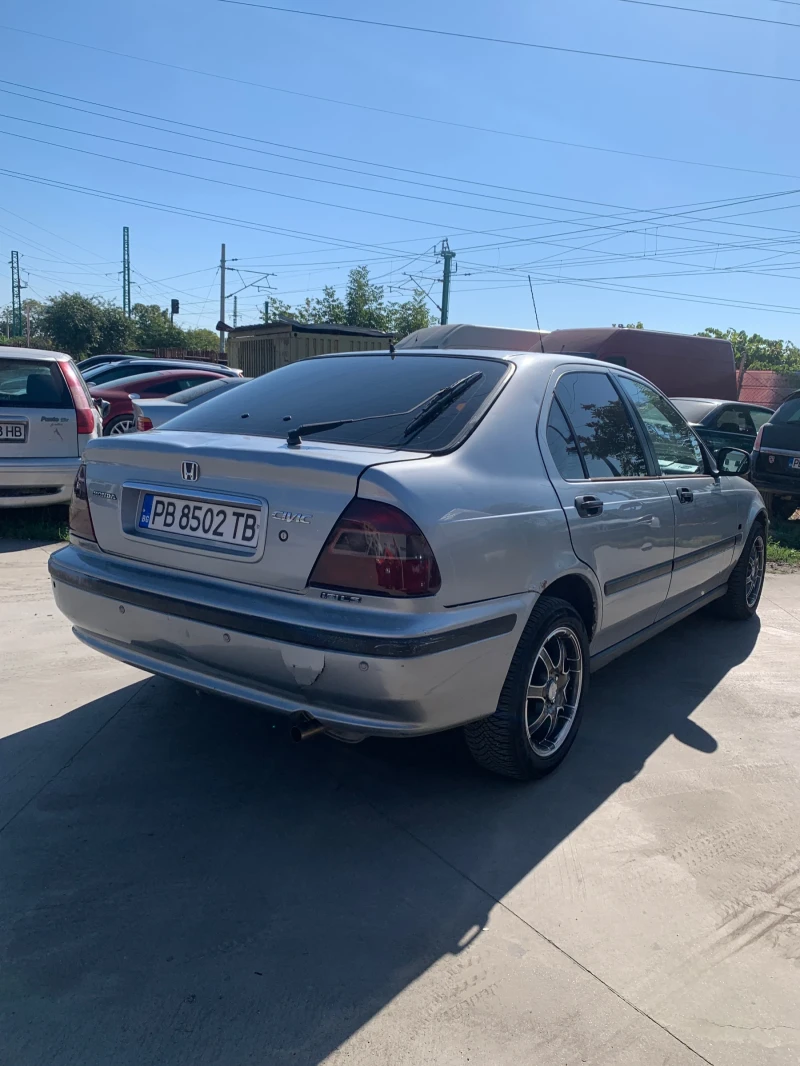 Honda Civic 1.5 V-tec , снимка 3 - Автомобили и джипове - 47373183