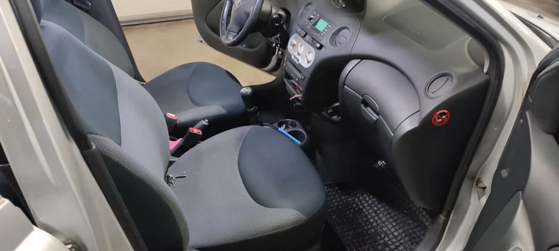 Toyota Yaris, снимка 11 - Автомобили и джипове - 48745747