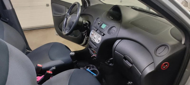 Toyota Yaris, снимка 10 - Автомобили и джипове - 48745747