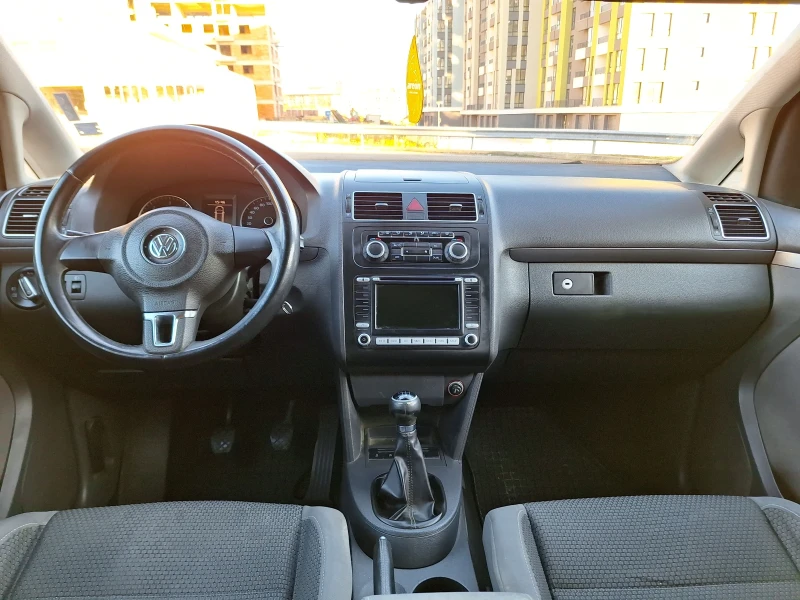 VW Touran, снимка 10 - Автомобили и джипове - 48789155