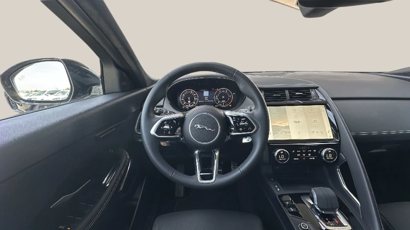 Jaguar E-pace 2.0 D Mhev, снимка 11 - Автомобили и джипове - 49250429