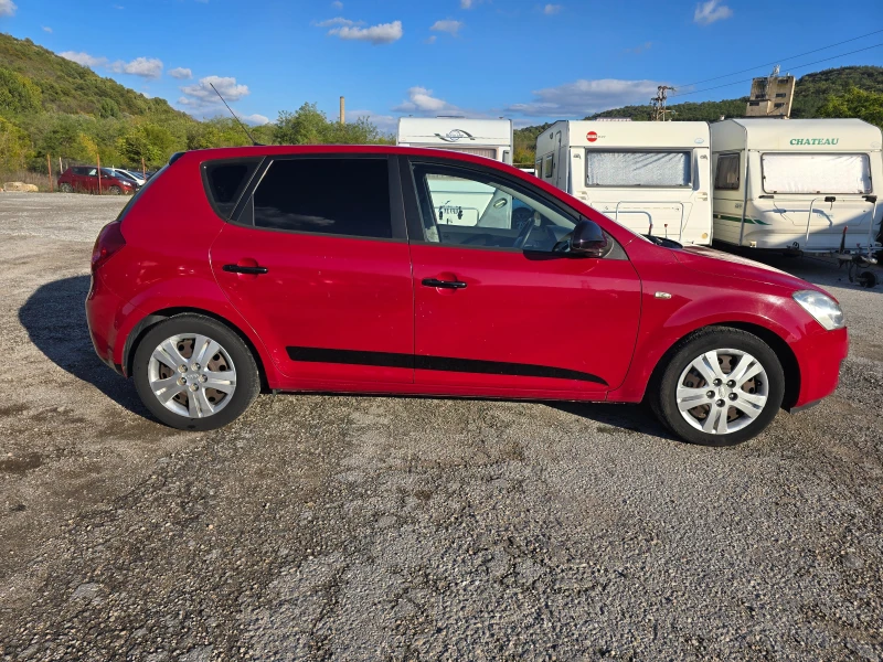 Kia Ceed 1.6 CRDI ВЪНШНИ ЗАБЕЛЕЖКИ!, снимка 2 - Автомобили и джипове - 52001739