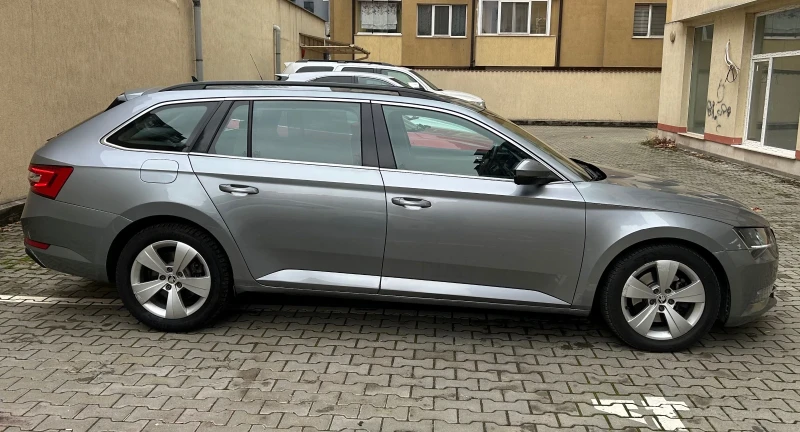 Skoda Superb 2.0 TDI DSG 4x4, снимка 3 - Автомобили и джипове - 52651724