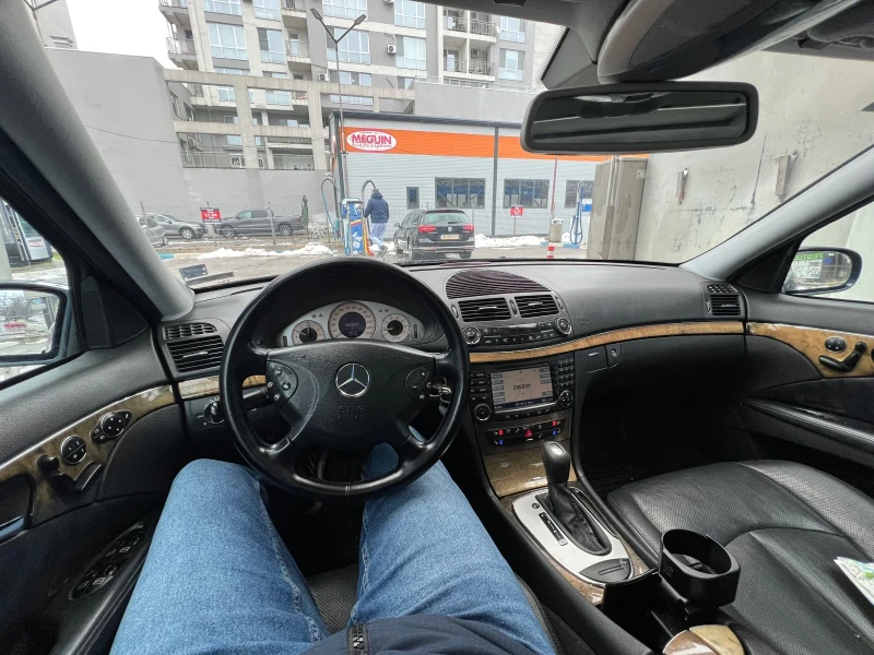 Mercedes-Benz E 320, снимка 5 - Автомобили и джипове - 53053972