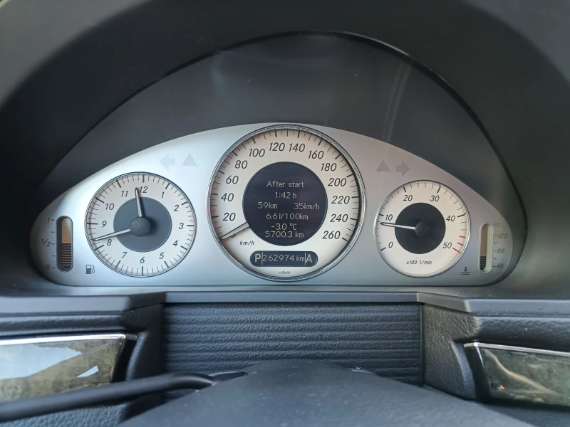 Mercedes-Benz E 200 2200, снимка 14 - Автомобили и джипове - 53140412