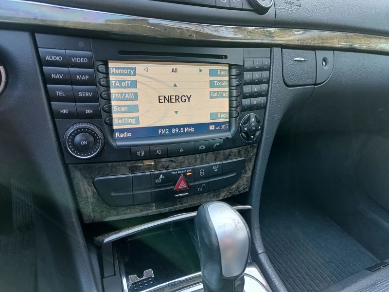 Mercedes-Benz E 200 2200, снимка 13 - Автомобили и джипове - 53140412