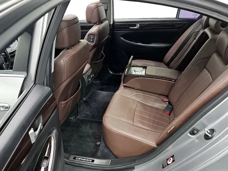 Hyundai Genesis 3.3, снимка 11 - Автомобили и джипове - 54618064