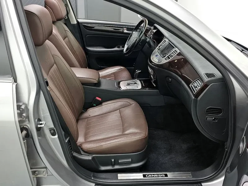 Hyundai Genesis 3.3, снимка 12 - Автомобили и джипове - 54618064