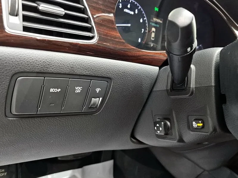 Hyundai Genesis 3.3, снимка 13 - Автомобили и джипове - 54618064