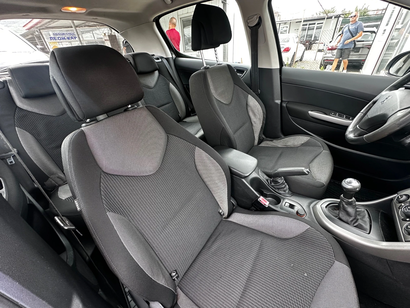 Peugeot 308 1.6i 100кс Нави - изображение 8
