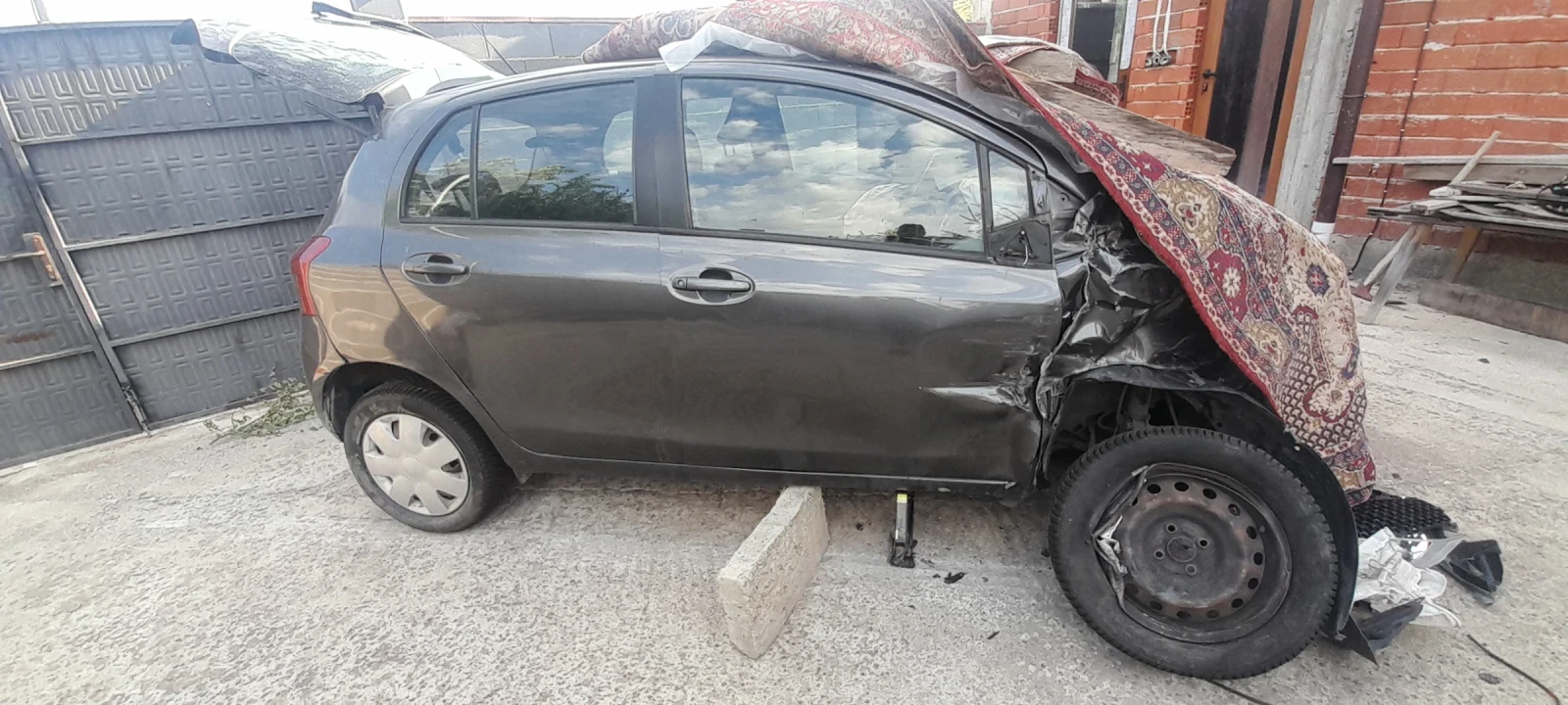 Toyota Yaris  - изображение 2