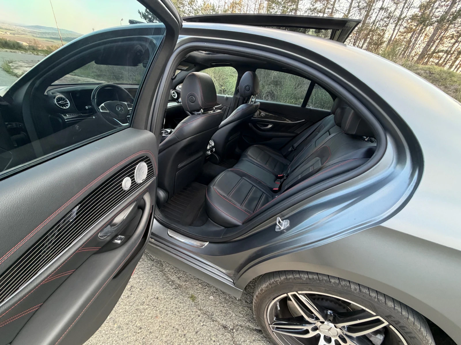 Mercedes-Benz E 43 AMG Silver Star - Selenite Gray Magno, снимка 10 - Автомобили и джипове - 55296995