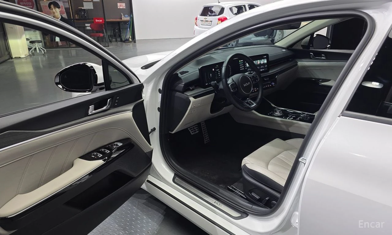 Kia K5 ОБДУХВАНЕ * 360 КАМЕРА * 2 КЛЮЧА * АВТОКРЕДИТ, снимка 17 - Автомобили и джипове - 55216866