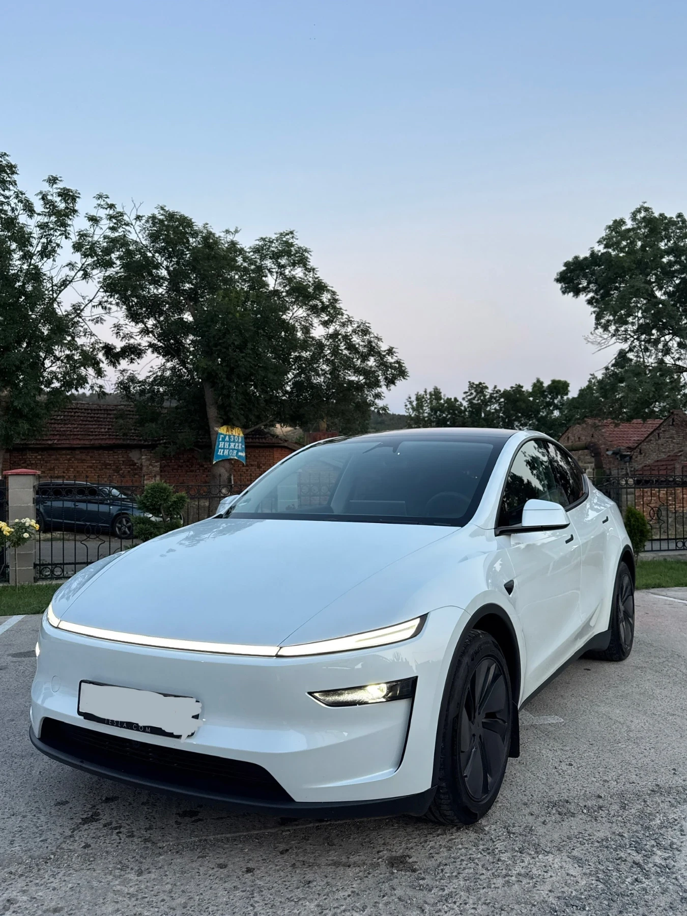 Tesla Y Juniper Long Range* AWD* Premium* Налична в БГ