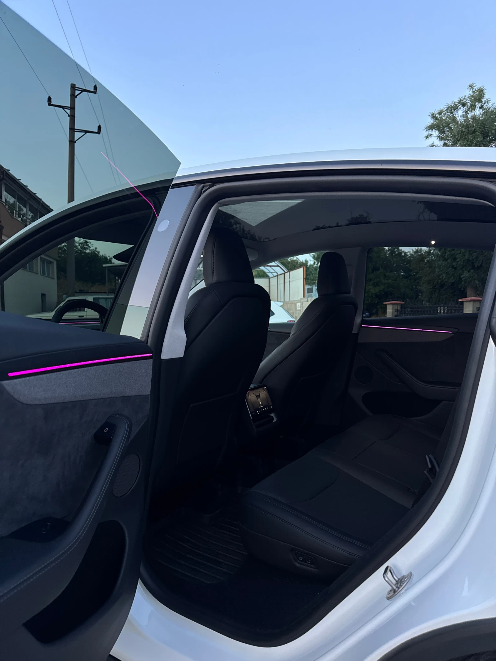Tesla Y Juniper Long Range* AWD* Premium* Налична в БГ* КАТО НОВА*, снимка 4 - Автомобили и джипове - 55336499