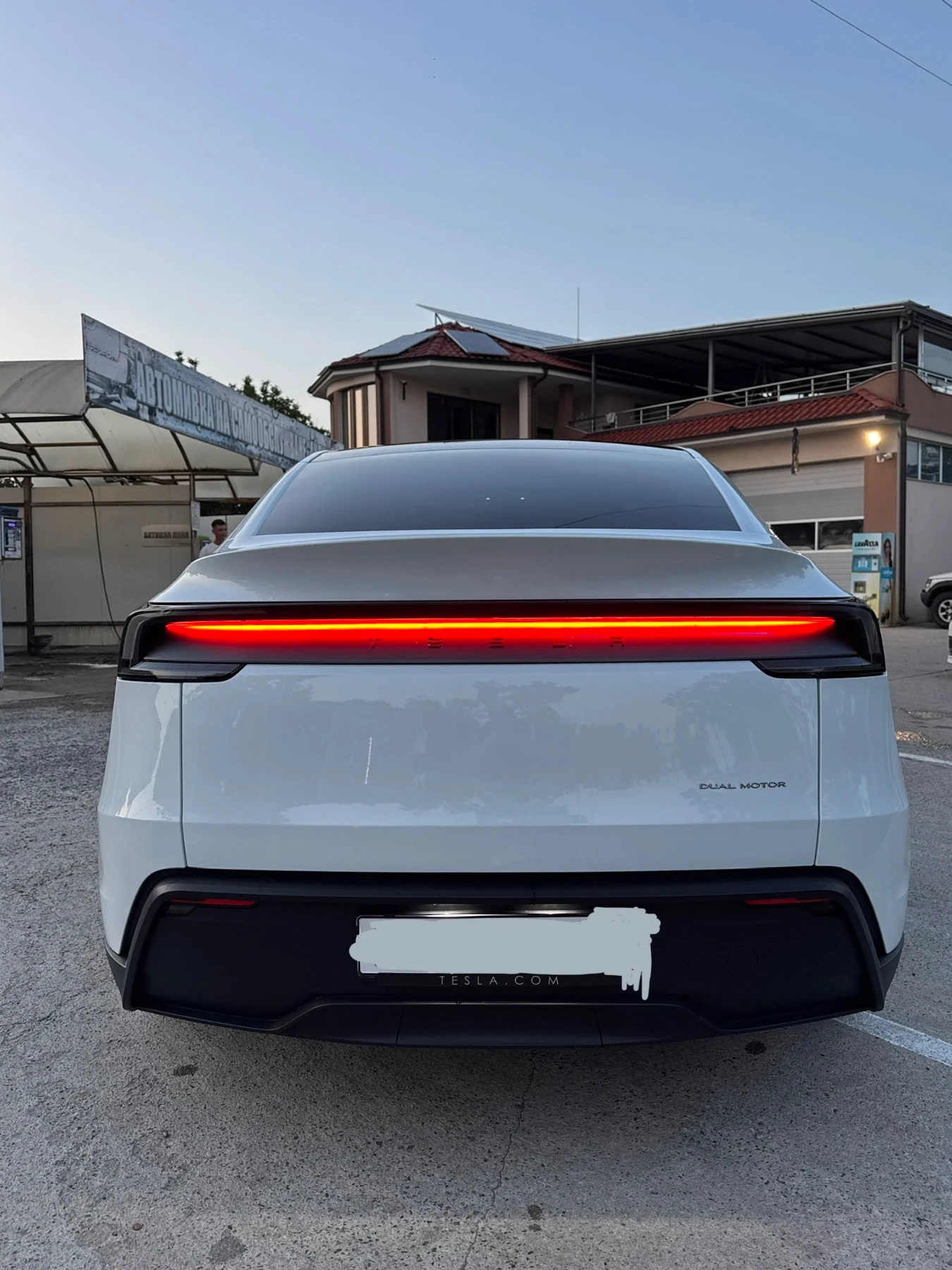 Tesla Y Juniper Long Range* AWD* Premium* Налична в БГ* КАТО НОВА*, снимка 3 - Автомобили и джипове - 55336499