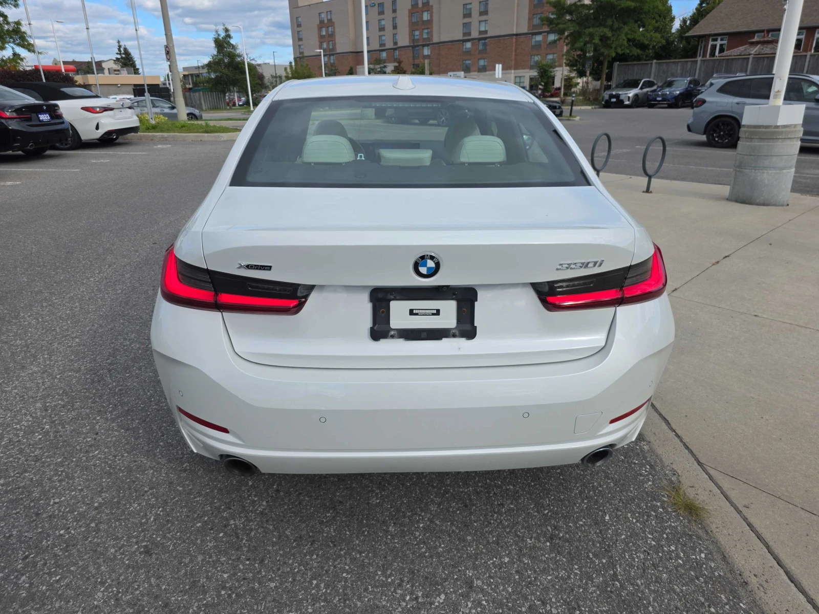 BMW 330 i xDrive | CARFAX | АВТОКРЕДИТ БЕЗ ПЪРВОНАЧАЛНА , снимка 5 - Автомобили и джипове - 56079101