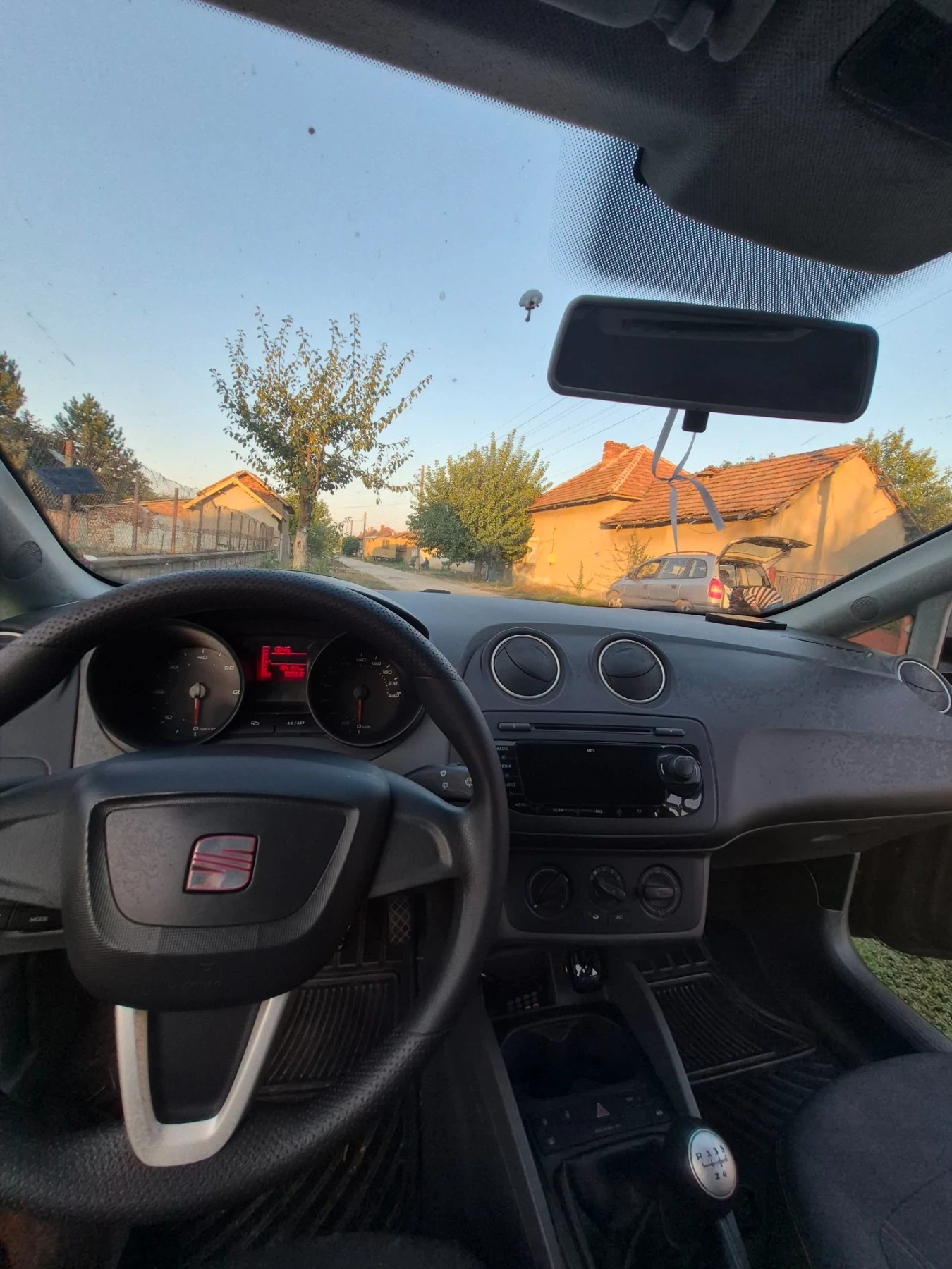 Seat Ibiza 1.6 TDI, снимка 10 - Автомобили и джипове - 56159185