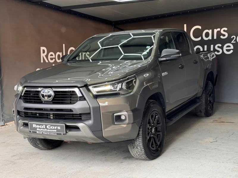 Toyota Hilux 2.8 D4-D* INVINCIBLE* CAMERA* KEYLESS, снимка 3 - Автомобили и джипове - 47107831