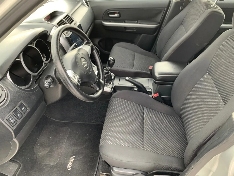 Suzuki Grand vitara 1, 9 TDI БАВНИ 4х4 КЛИМАТИК ИТАЛИЯ, снимка 5 - Автомобили и джипове - 52375790