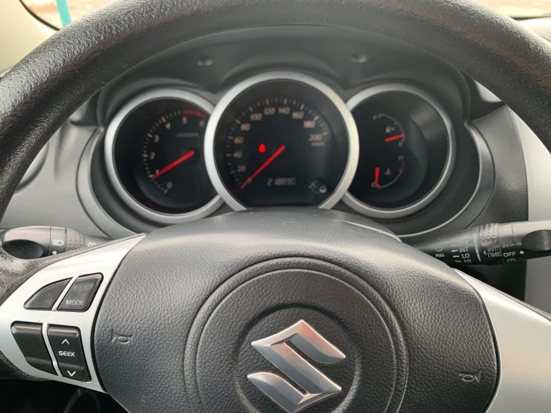 Suzuki Grand vitara 1, 9 TDI БАВНИ 4х4 КЛИМАТИК ИТАЛИЯ, снимка 8 - Автомобили и джипове - 52375790