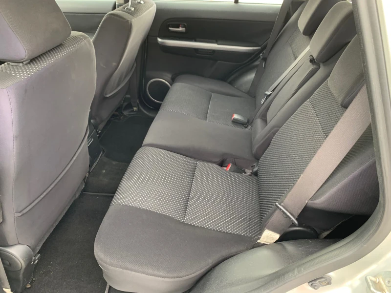 Suzuki Grand vitara 1, 9 TDI БАВНИ 4х4 КЛИМАТИК ИТАЛИЯ, снимка 11 - Автомобили и джипове - 52375790