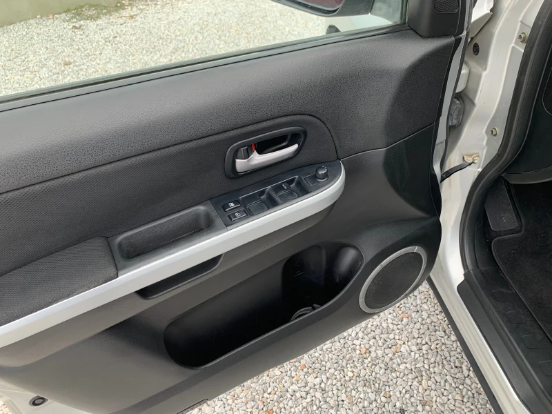 Suzuki Grand vitara 1, 9 TDI БАВНИ 4х4 КЛИМАТИК ИТАЛИЯ, снимка 10 - Автомобили и джипове - 52375790
