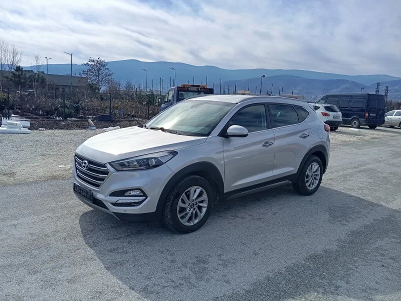 Hyundai Tucson 2.0 4?4, снимка 10 - Автомобили и джипове - 53480569