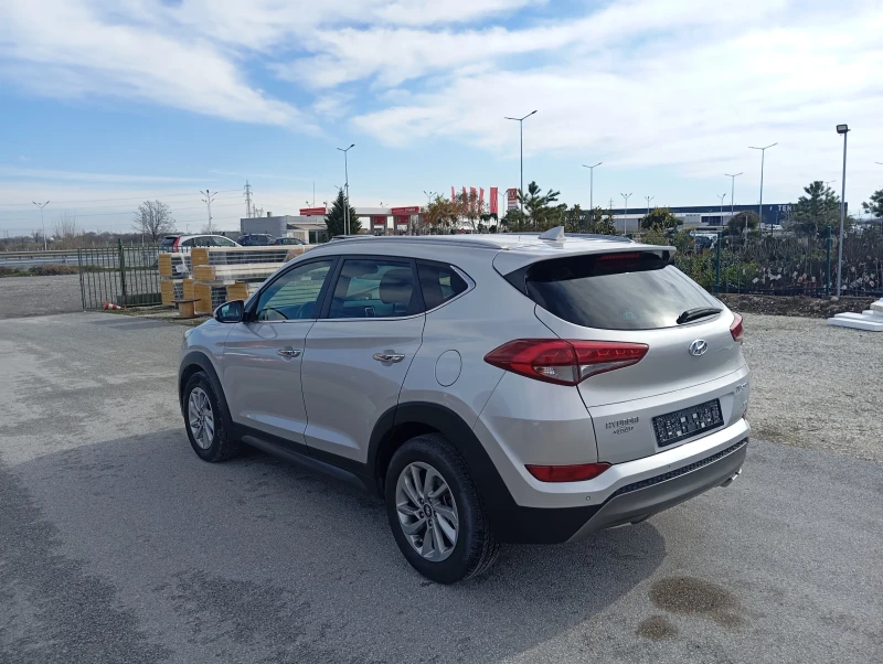 Hyundai Tucson 2.0 4?4, снимка 3 - Автомобили и джипове - 53480569