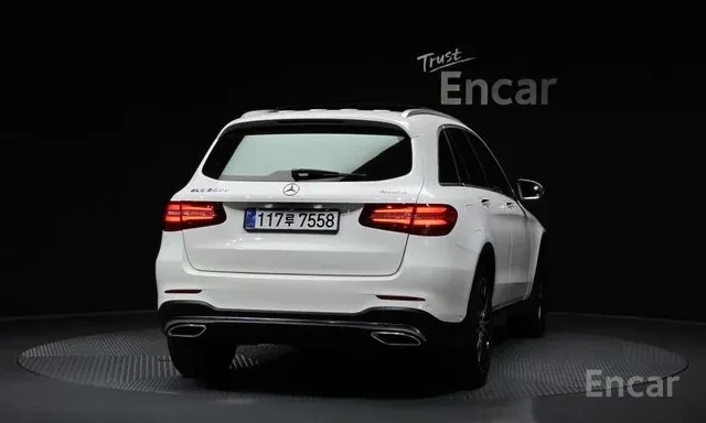 Mercedes-Benz GLC 250 D * AMG * 360 КАМЕРА * BURMESTER * ПАНОРАМА * , снимка 4 - Автомобили и джипове - 56153886