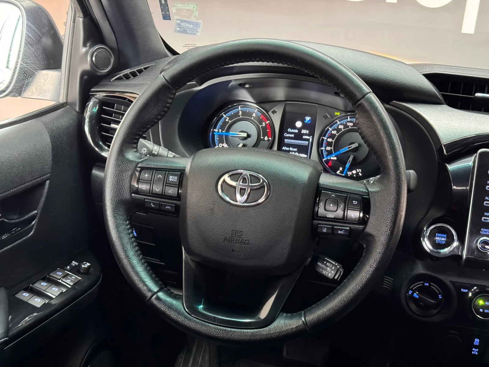 Toyota Hilux 2.8 D4-D* INVINCIBLE* CAMERA* KEYLESS - изображение 8