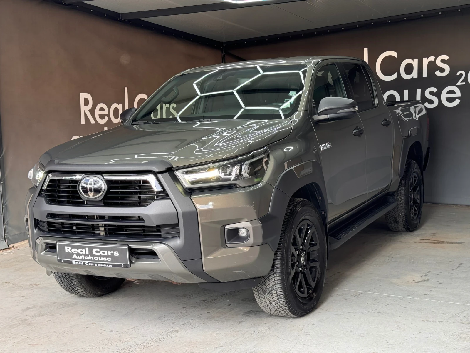 Toyota Hilux 2.8 D4-D* INVINCIBLE* CAMERA* KEYLESS - изображение 3