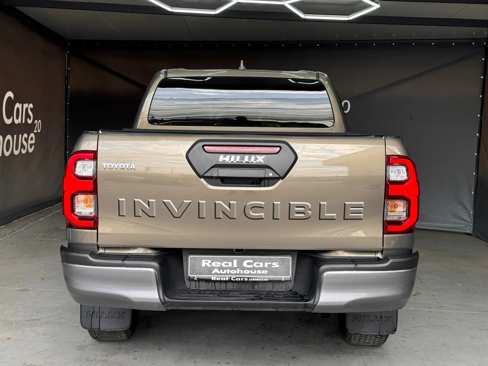 Toyota Hilux 2.8 D4-D* INVINCIBLE* CAMERA* KEYLESS - изображение 5