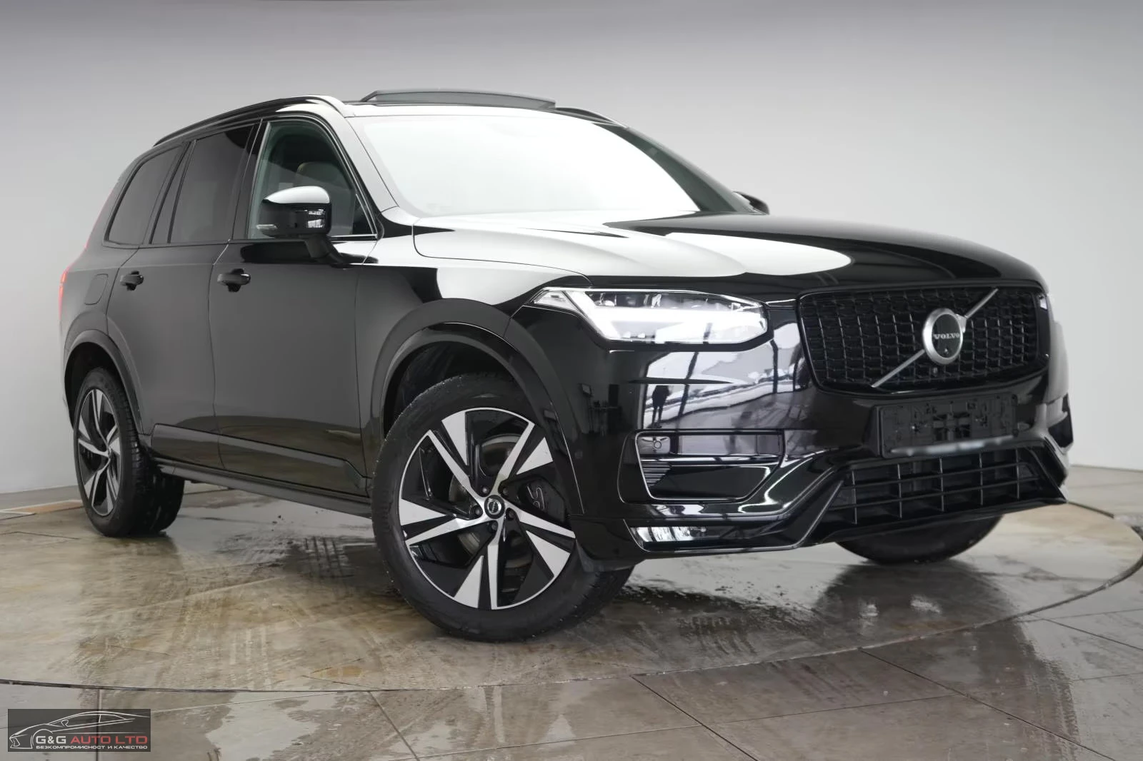Volvo Xc90 B5/235HP/R-DESIGN/4X4/ACC/360/PANO/MAMO/212z, снимка 4 - Автомобили и джипове - 53996469