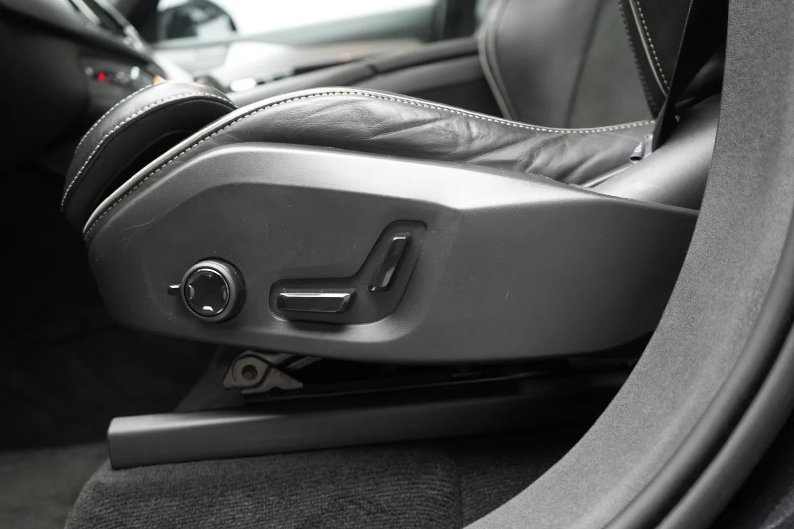 Volvo Xc90 B5/235HP/R-DESIGN/4X4/ACC/360/PANO/MAMO/212z, снимка 11 - Автомобили и джипове - 53996469