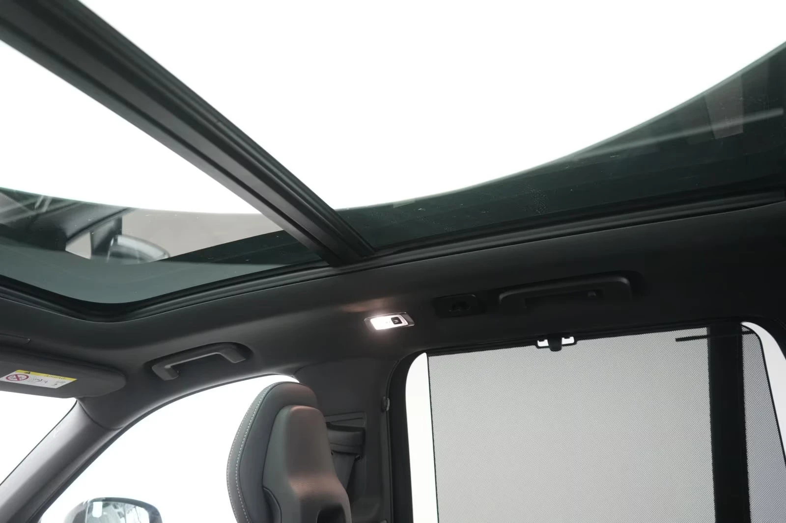 Volvo Xc90 B5/235HP/R-DESIGN/4X4/ACC/360/PANO/MAMO/212z, снимка 15 - Автомобили и джипове - 53996469