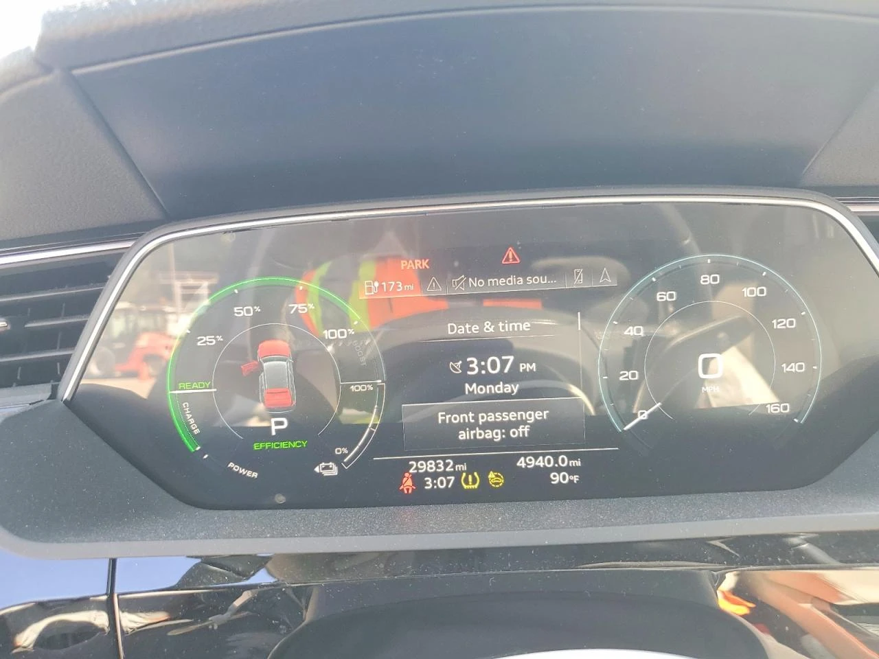 Audi Q8 E-TRON PREMIUM PLUS, снимка 10 - Автомобили и джипове - 54024299