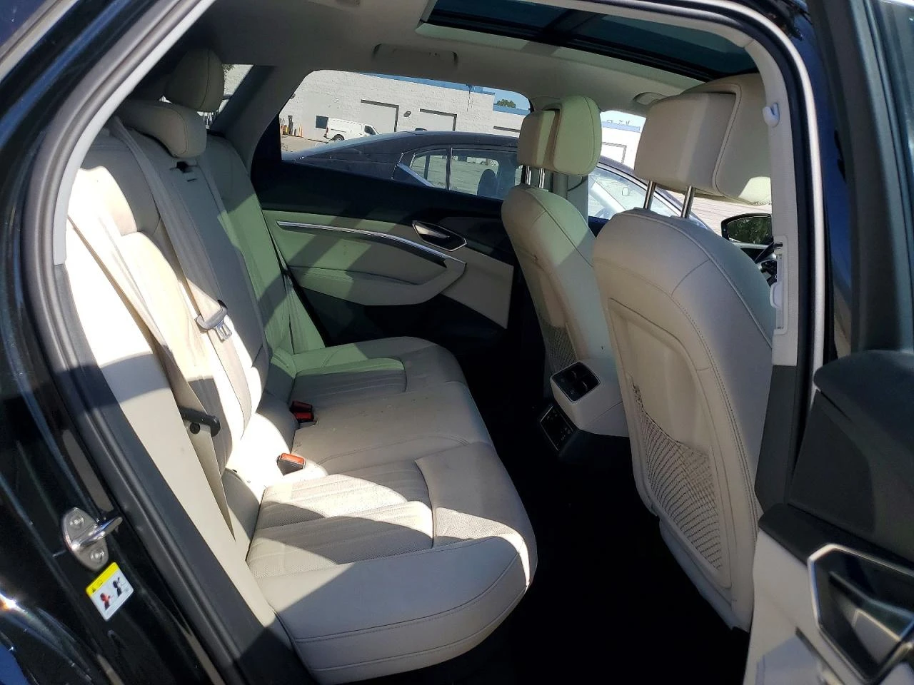 Audi Q8 E-TRON PREMIUM PLUS, снимка 8 - Автомобили и джипове - 54024299