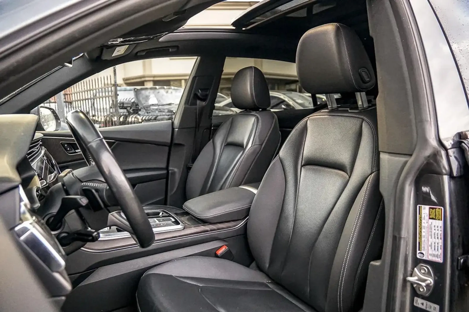 Audi Q8 Progressiv S-LINE QUATTRO| NAVI | 360 CAM | PANO |, снимка 9 - Автомобили и джипове - 54759214
