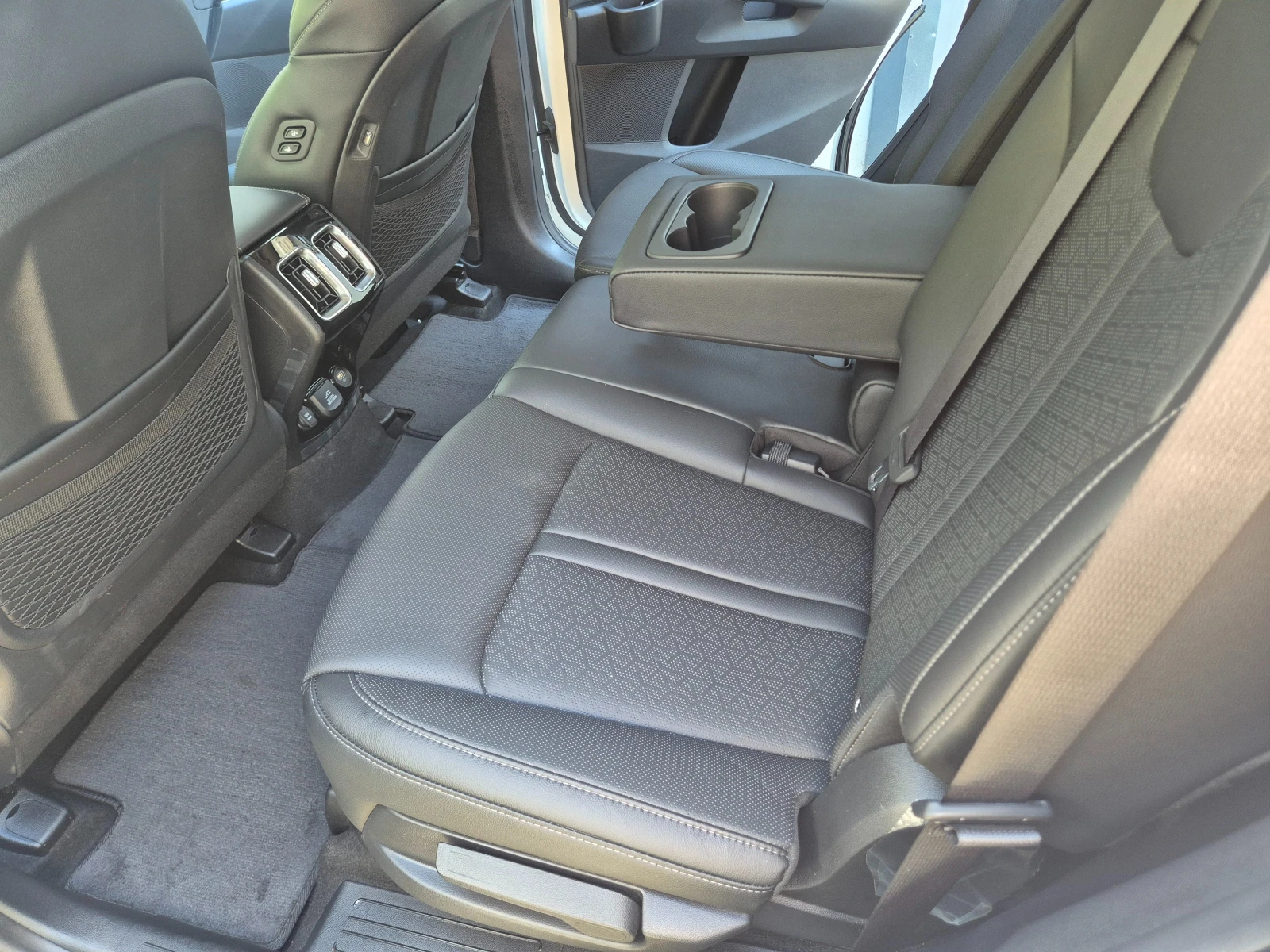 Kia Sorento 2.2 4X4 CRDI Noblesse - Наличен в БГ, снимка 6 - Автомобили и джипове - 55978439