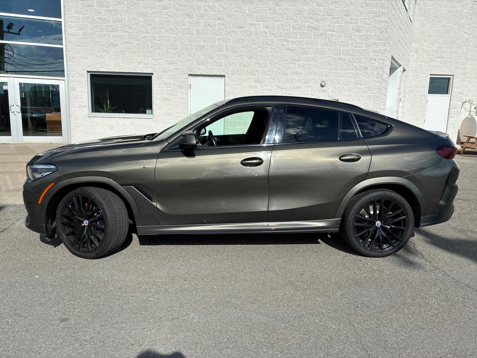 BMW X6 M50i * CARFAX * АВТОКРЕДИТ БЕЗ ПЪРВОНАЧАЛНА ВНОСКА, снимка 17 - Автомобили и джипове - 56112697
