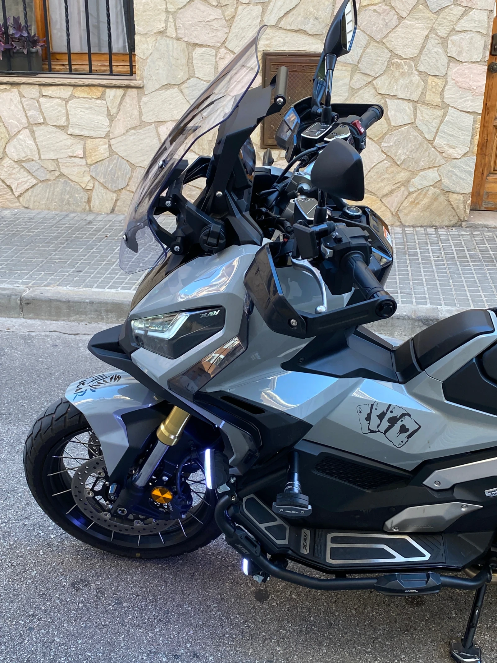 Honda X-ADV Тонингован само 7300км  2г гаранция от Honda - изображение 2