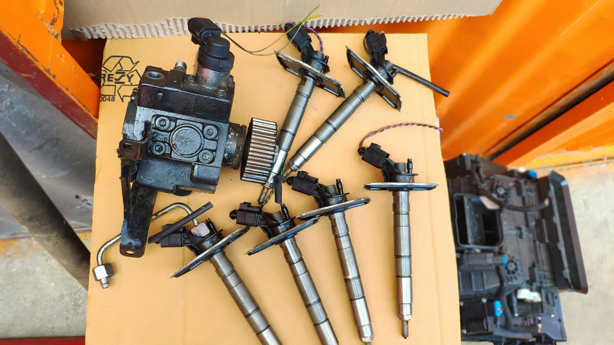 Горивна помпа с дюзи за Audi A6 C6 4F 3.0D 059130755
