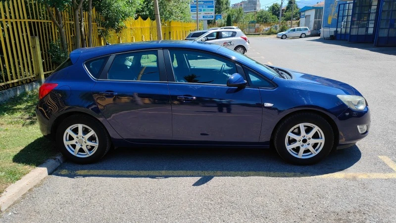 Opel Astra J 1.7 CDTI, снимка 6 - Автомобили и джипове - 47370465