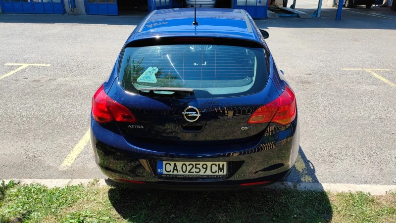 Opel Astra J 1.7 CDTI, снимка 4 - Автомобили и джипове - 47370465