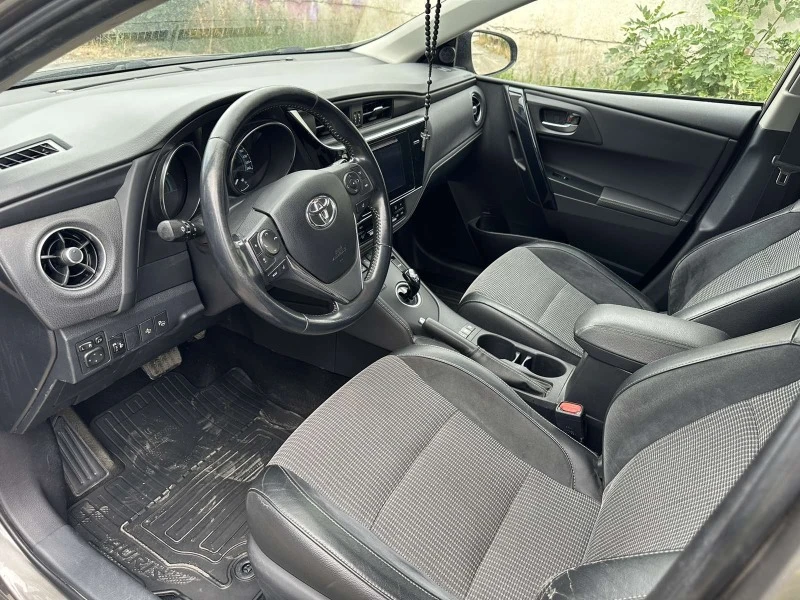 Toyota Auris TS 1.8 HSD, снимка 9 - Автомобили и джипове - 47536855