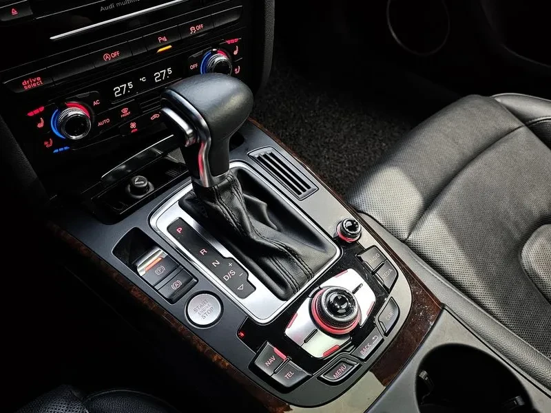 Audi A5 2.0 TDI Quattro, снимка 9 - Автомобили и джипове - 54146166